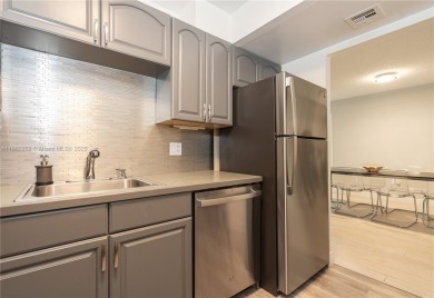 Beautifully remodeled 2/2 condo located in the desirable Park