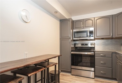 Beautifully remodeled 2/2 condo located in the desirable Park