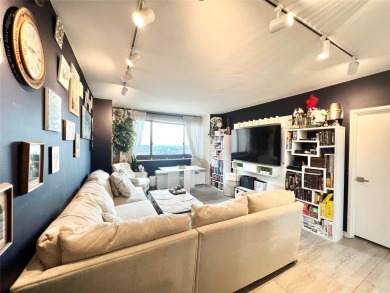 Renovated apartment in the North Shore Towers & Country Club in