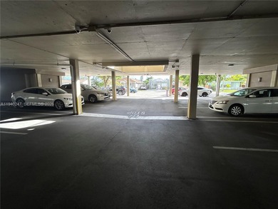 Beautiful 1/1.5 with an extra room that can be used as a guest