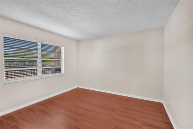 MUST SEE THIS ONE!! VERY SPACIOUS 2BR/2BA WITH WASHER/DRYER IN