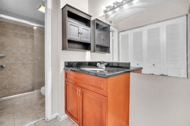 MUST SEE THIS ONE!! VERY SPACIOUS 2BR/2BA WITH WASHER/DRYER IN