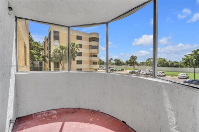 MUST SEE THIS ONE!! VERY SPACIOUS 2BR/2BA WITH WASHER/DRYER IN