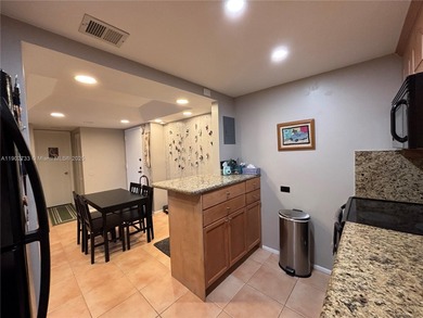 Well Maintained 3rd Floor 1 bedroom/1.5 bath condo in