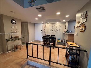 Well Maintained 3rd Floor 1 bedroom/1.5 bath condo in