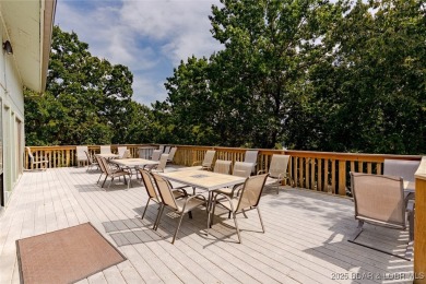 Looking for the perfect lakefront escape? Look no further! This