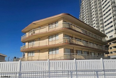 Move right in to this cozy beachfront Condo at the Island Club