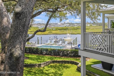 **PRIVATE BOAT SLIP WITH A LIFT**WATERFRONT HOME LUXURY