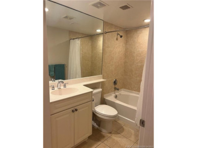 ALL ABOUT THE LIFESTYLE AT THE HARBORAGE! GREAT VIEW OVER POOL