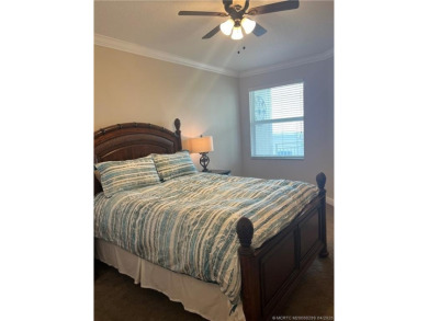 ALL ABOUT THE LIFESTYLE AT THE HARBORAGE! GREAT VIEW OVER POOL