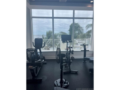 ALL ABOUT THE LIFESTYLE AT THE HARBORAGE! GREAT VIEW OVER POOL