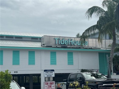 ALL ABOUT THE LIFESTYLE AT THE HARBORAGE! GREAT VIEW OVER POOL