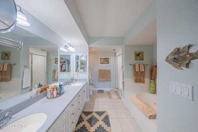 Penthouse, Ocean, River & Prestine 3-bedroom condo. Beautifully