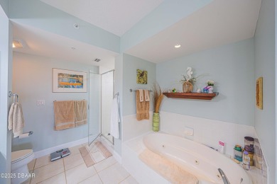 Penthouse, Ocean, River & Prestine 3-bedroom condo. Beautifully