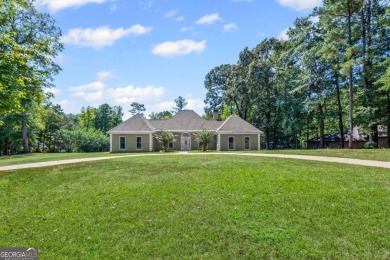 Welcome to your slice of Sharpsburg charm! Tucked into the