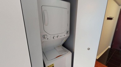 GREAT LOCATION Beautiful 2 bedroom, 1.5 bath condo located in