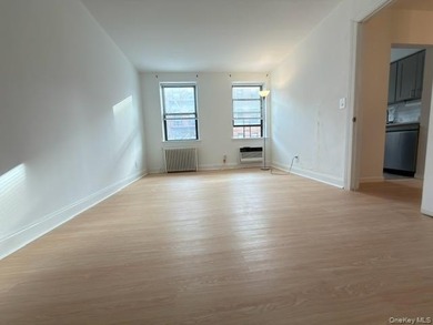 Oakland Gardens ,COOP 1 BEDROOM - split layout , easy can be use