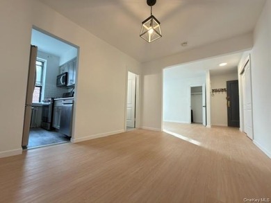 Oakland Gardens ,COOP 1 BEDROOM - split layout , easy can be use