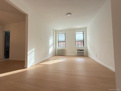 Oakland Gardens ,COOP 1 BEDROOM - split layout , easy can be use