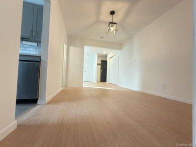 Oakland Gardens ,COOP 1 BEDROOM - split layout , easy can be use