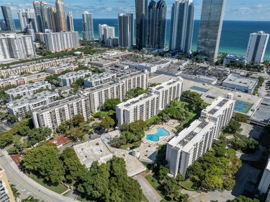 Great investment opportunity at Plaza of the Americas! This