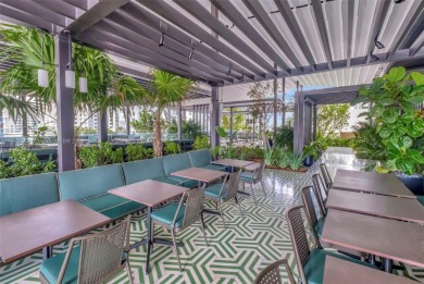 Stunning 40th-floor residence with unobstructed views of