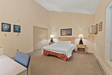 Life at the Lake! Opportunities like this rarely come up in the