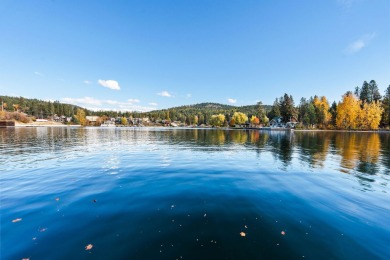 Life at the Lake! Opportunities like this rarely come up in the