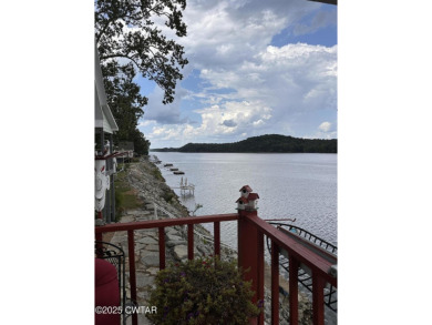 Beautiful Tennessee River front home in highly desirable area