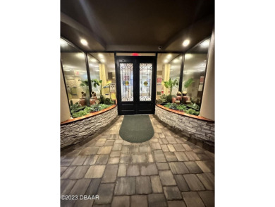 *SPECTACULAR DIRECT OCEAN FRONT STUDIO with the BEST FLOOR PLAN