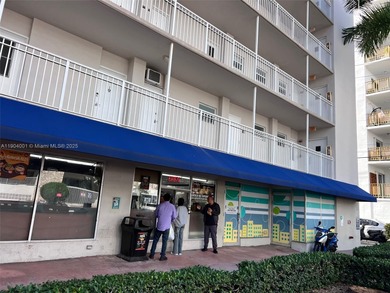 located on Lincoln Road! One of the most vibrant streets, easy