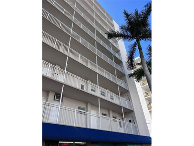 located on Lincoln Road! One of the most vibrant streets, easy