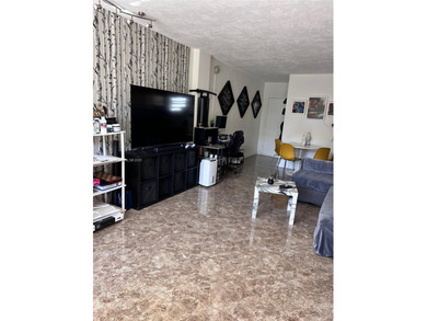 located on Lincoln Road! One of the most vibrant streets, easy