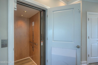 This remarkable second-row full duplex in the desirable North