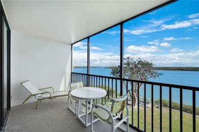 This turnkey 2 bed/2 bath unit is located on the 3th floor at