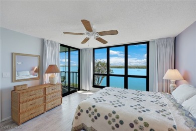 This turnkey 2 bed/2 bath unit is located on the 3th floor at