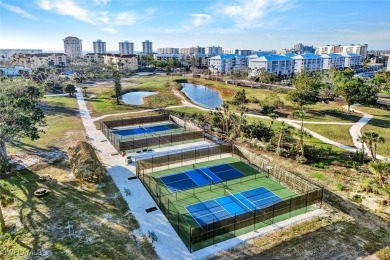 This turnkey 2 bed/2 bath unit is located on the 3th floor at