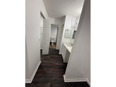 ********BEAUTIFUL TOP-FLOOR 2-BEDROOM, 2-BATH CONDO
BRIGHT AND