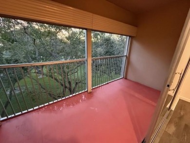 ********BEAUTIFUL TOP-FLOOR 2-BEDROOM, 2-BATH CONDO
BRIGHT AND