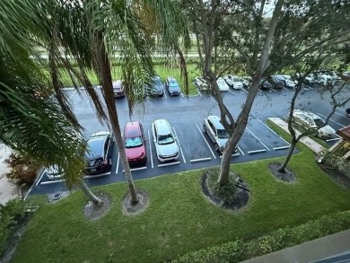 ********BEAUTIFUL TOP-FLOOR 2-BEDROOM, 2-BATH CONDO
BRIGHT AND