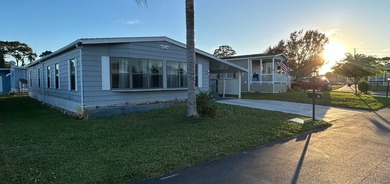 This spacious 2 bedroom, 2 bathroom home features vaulted