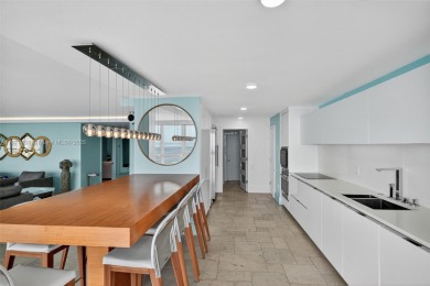 Stunning oceanfront penthouse with panoramic view of Key