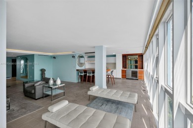 Stunning oceanfront penthouse with panoramic view of Key