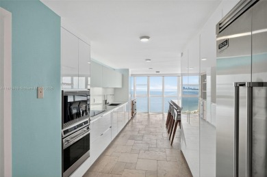Stunning oceanfront penthouse with panoramic view of Key