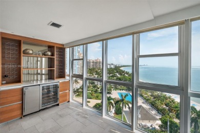 Stunning oceanfront penthouse with panoramic view of Key