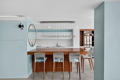 Stunning oceanfront penthouse with panoramic view of Key