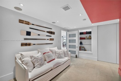 Stunning oceanfront penthouse with panoramic view of Key