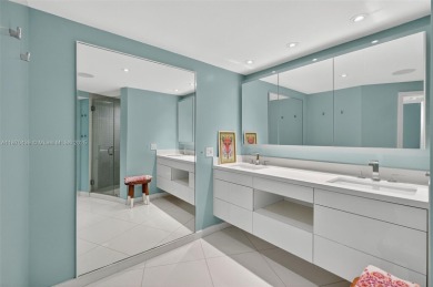 Stunning oceanfront penthouse with panoramic view of Key