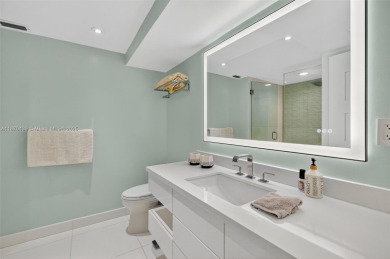 Stunning oceanfront penthouse with panoramic view of Key