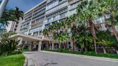 Stunning oceanfront penthouse with panoramic view of Key
